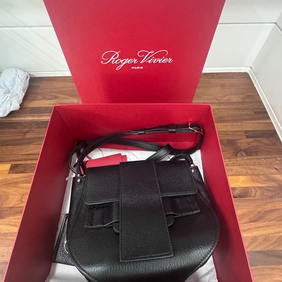 Roger Vivier Black ‘Pilgrim Du Jour’ Crossbody Bag - Picture 4 of 5